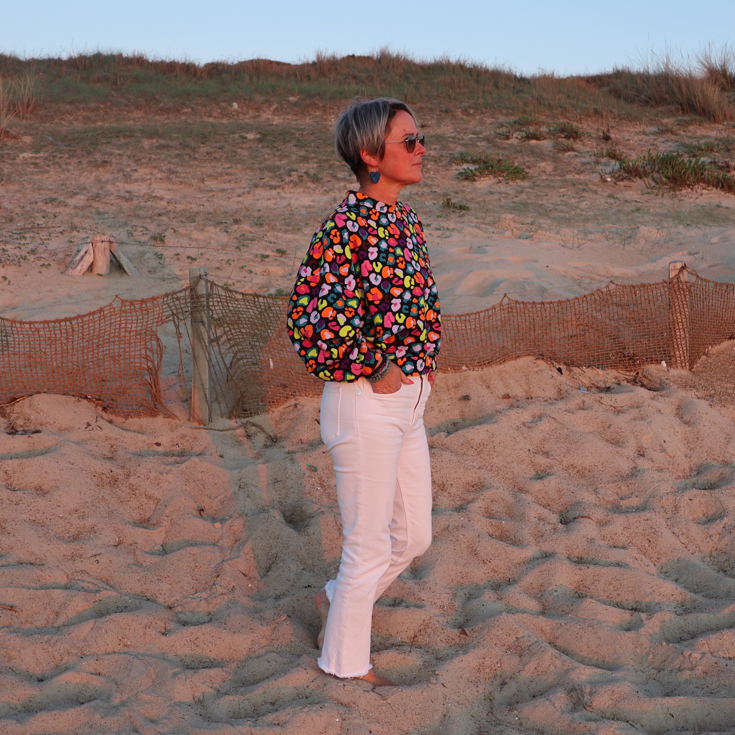 Sweat Loose Léopard coloré fond noir – Image 2