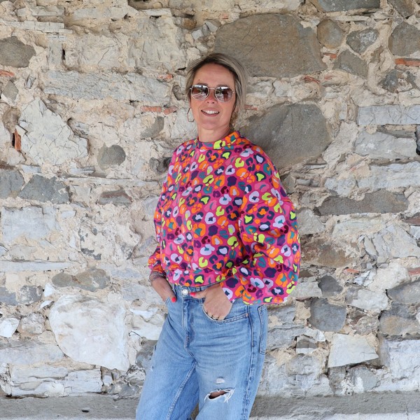 Sweat Loose Léopard coloré fond rose – Image 5